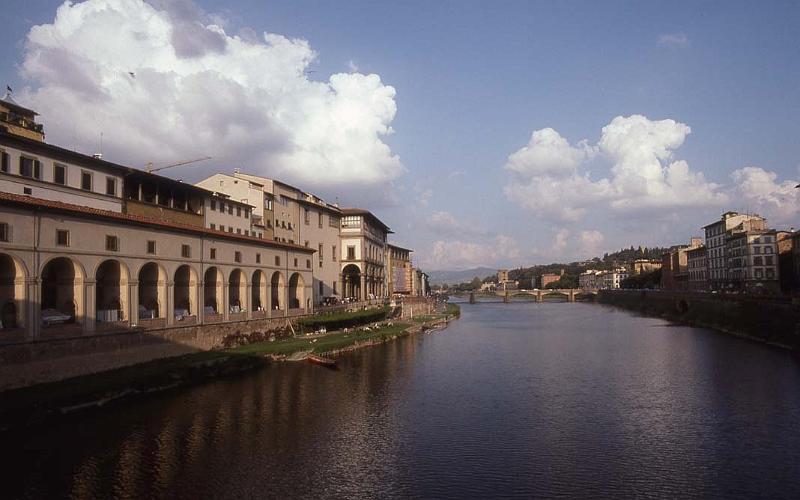 Italy 99 Florence Arno.jpg